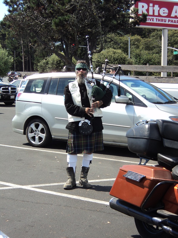 Everyone met at the Rite Aid parking lot and the bagpipes were enjoyed before we left.